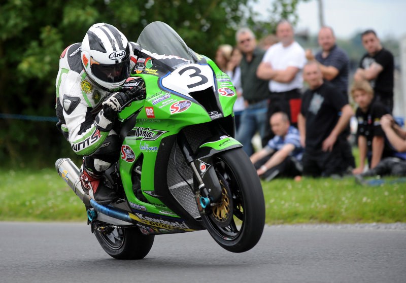 Michael Dunlop venceu hoje a corrida de Superbikes na Ilha de Man