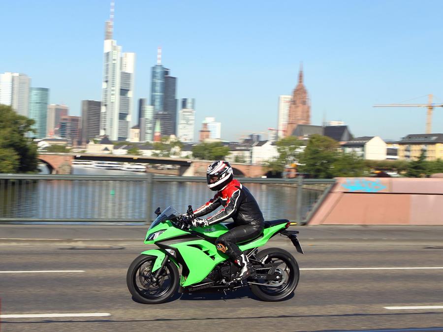 Riding the Kawasaki Ninja 300 in town