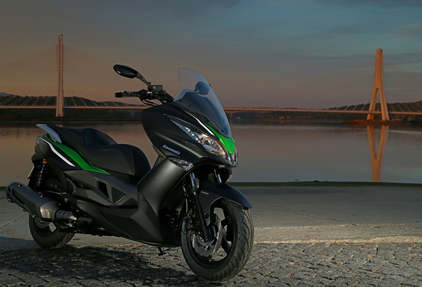 J300 Kawasaki J300 (2014-on) Review | Speed, Specs & Prices