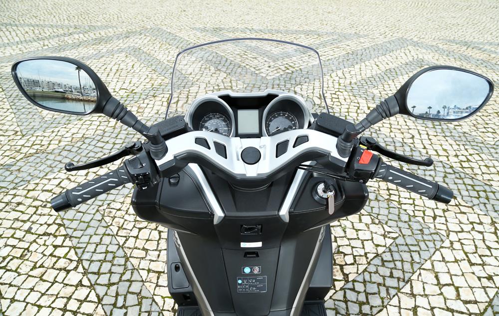 Kawasaki J300 (2014-on) Review | Speed, Specs \u0026 Prices | MCN