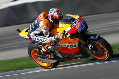 Casey Stoner fastest, Valentino Rossi struggles at Misano