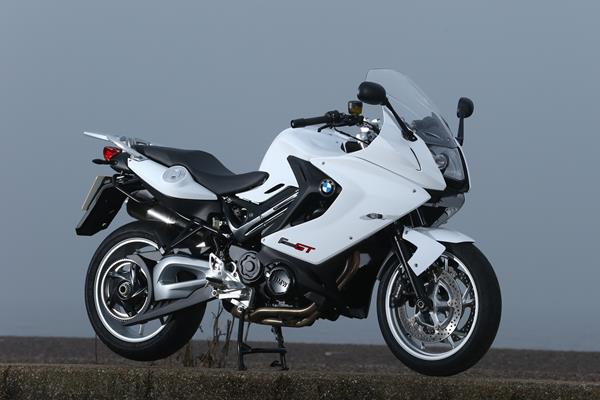 BMW F800GT review on MCN