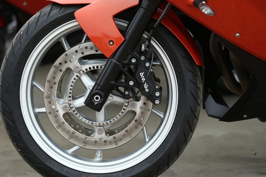 BMW F800GT front wheel