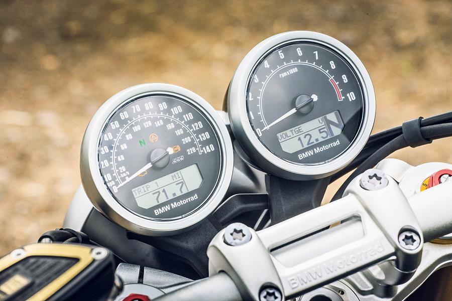 2021 BMW R nine T clocks