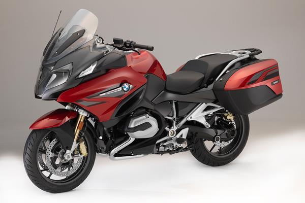 A front view of the BMW R1200RT