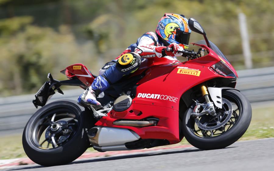 Michael Neeves rides the Ducati 1199 Panigale R on track