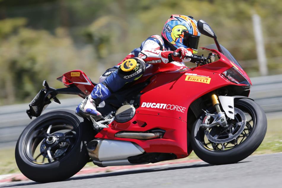 DUCATI 1199 PANIGALE R (2013-2015) Motorcycle Review