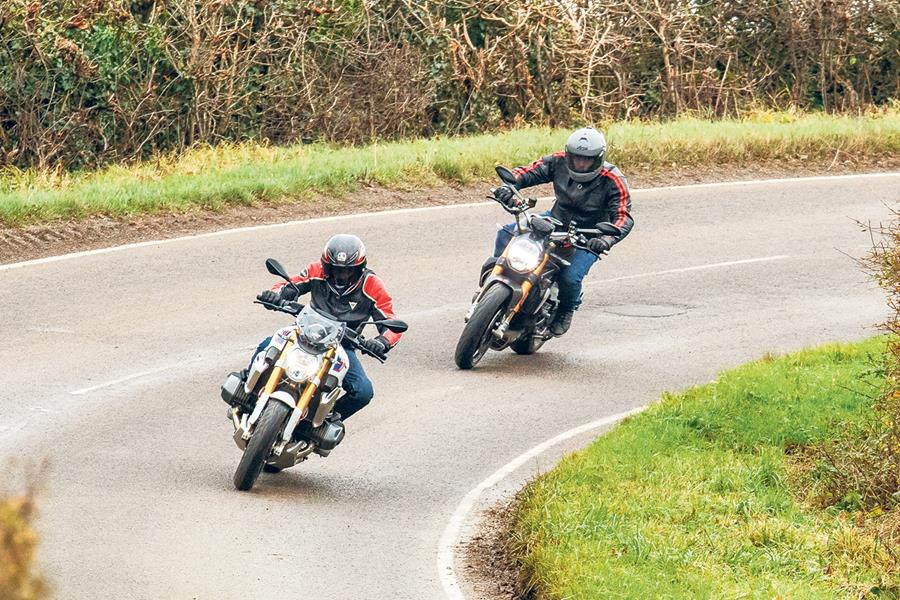 BMW R1250R SE vs Ducati Monster 1200 S