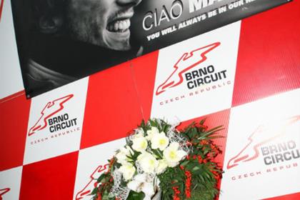 1500 fans attend Marco Simoncelli tribute in Brno 