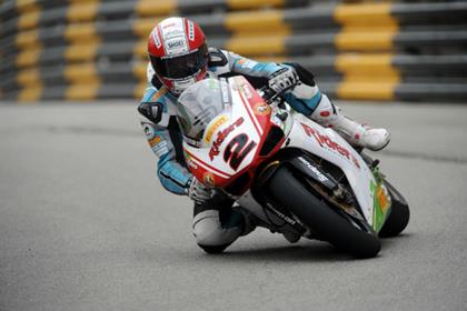 Rutter fastest in first practice as bad weather hits Macau 