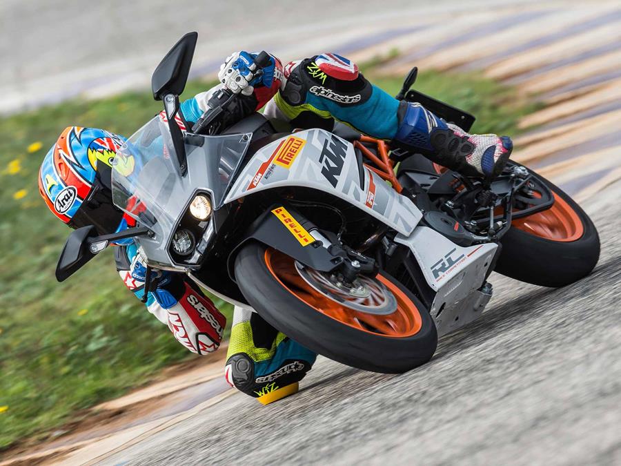 Riding the KTM RC390 on track