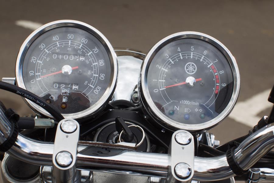 Yamaha SR400 clocks