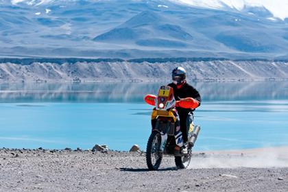 Coma used his winter riding gear to tackle to 4800m high border crossing