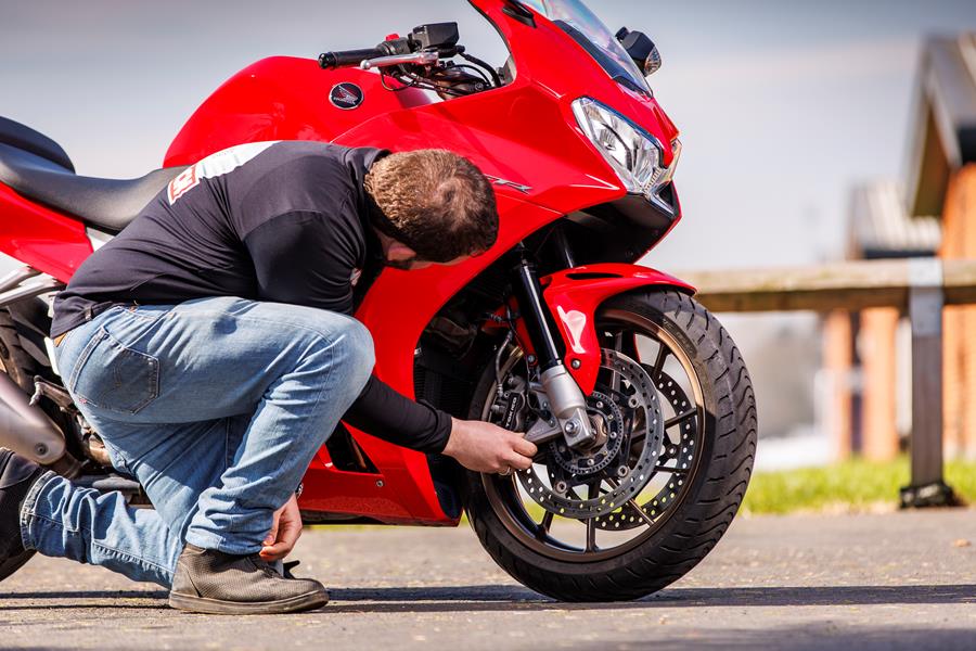 Gareth Evans looking at the Honda VFR800F front wheel