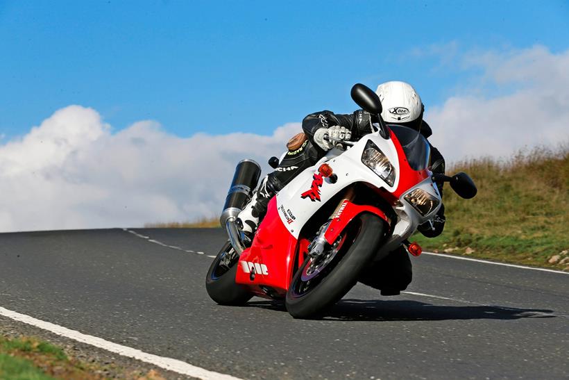 Yamaha YZF-R1