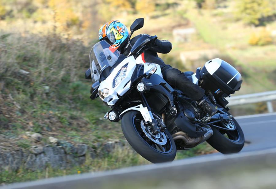 Neevesy cornering quickly on the Kawasaki Versys 650