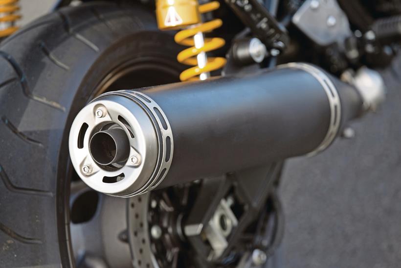 2015 Yamaha XJR1300, black exhaust styling