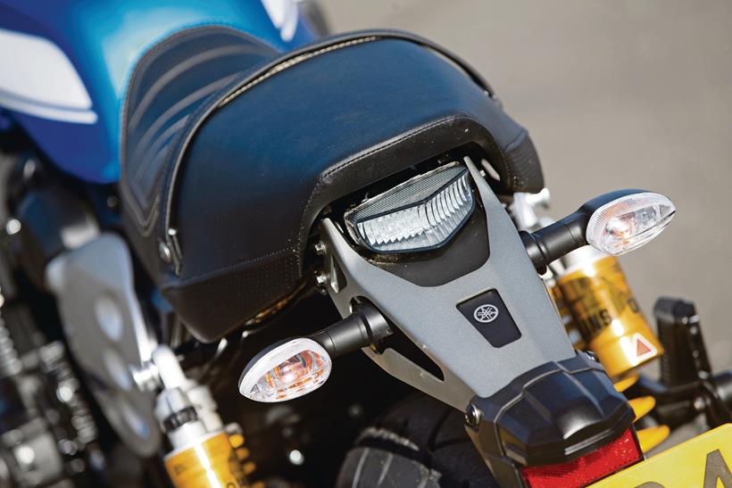 2015 Yamaha XJR1300, rear seat and light 