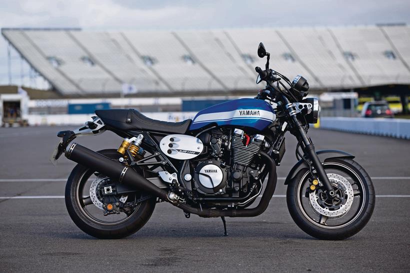 2015 Yamaha XJR1300, trackside 