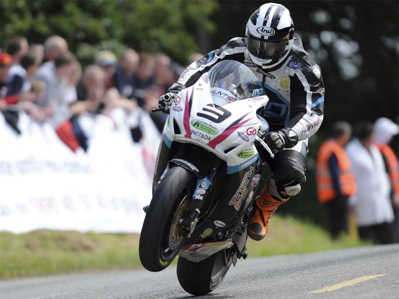 Dunlop wins opening Southern 100 race | MCN