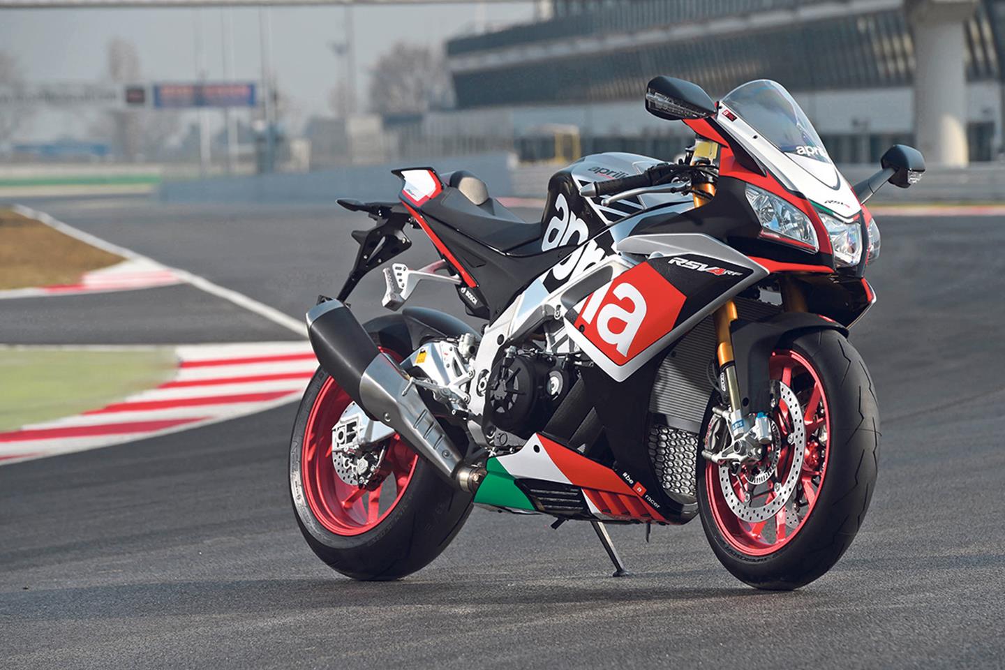 Aprilia rsv4 shop factory 2015