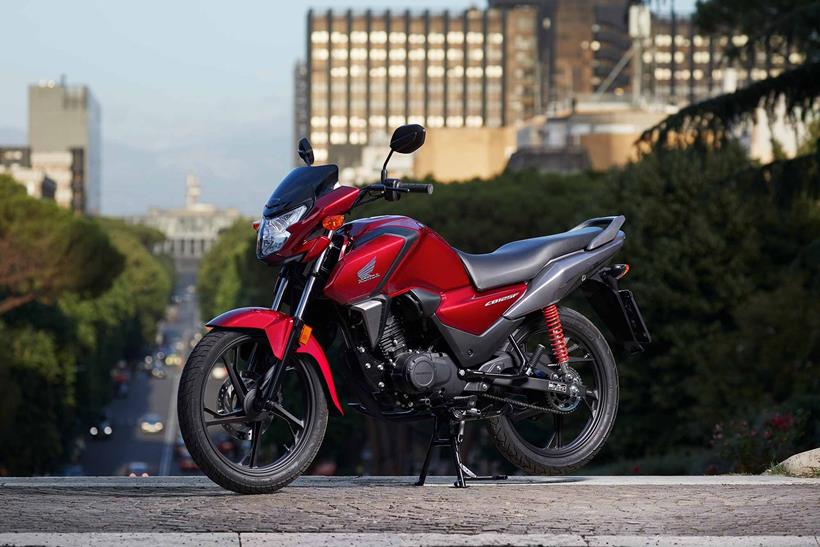 2021-on Honda CB125F, static 3/4 image 