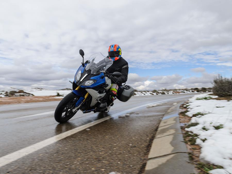 BMW R1200RS left turn