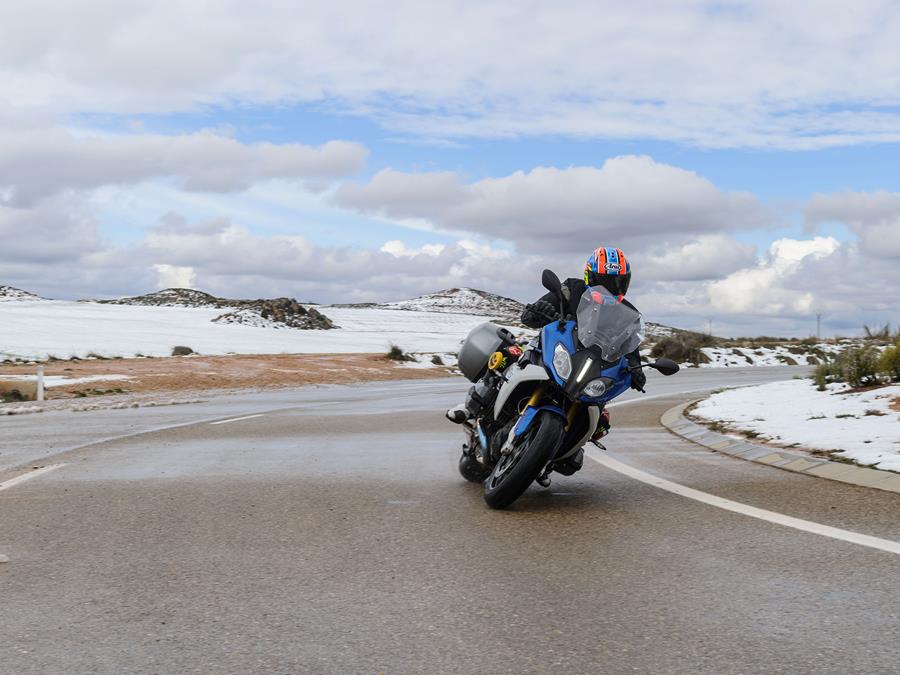 BMW R1200RS turning left