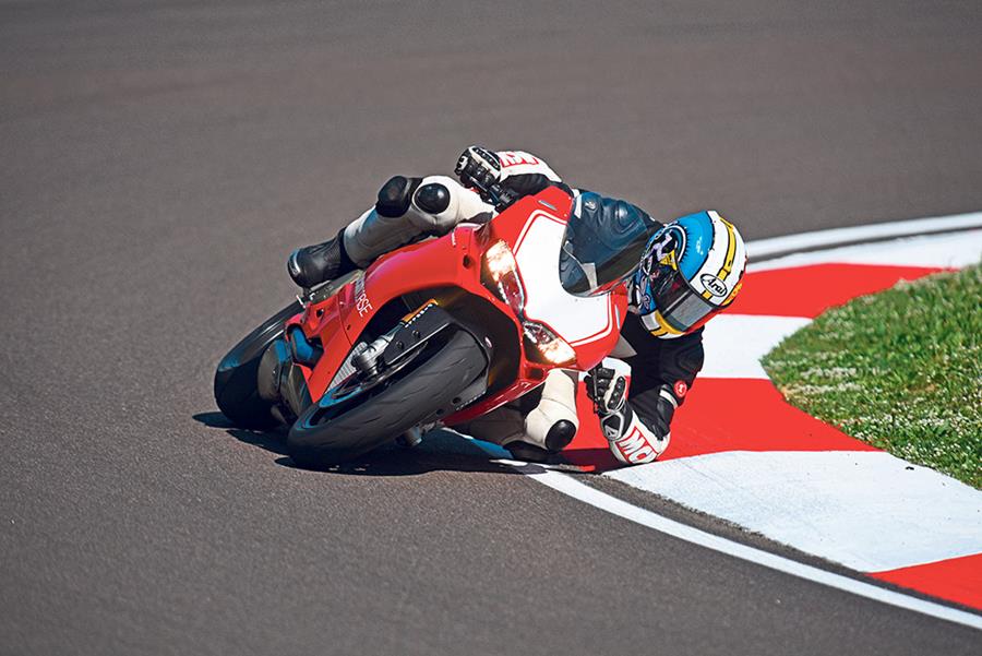 Ducati 1199 Panigale R elbow down on track