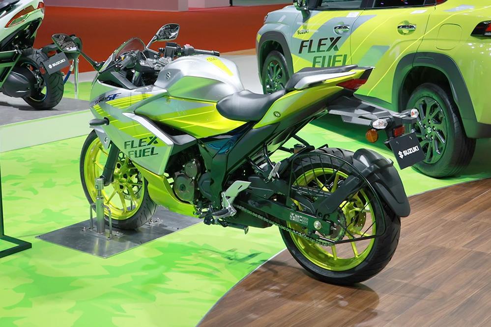Le FFV utilise un moteur monocylindre SOHC de 250 cm3 doté du système de refroidissement à huile Suzuki (SOCS) et de la technologie Suzuki Eco Performance (SEP), couplé à une boîte de vitesses à six rapports