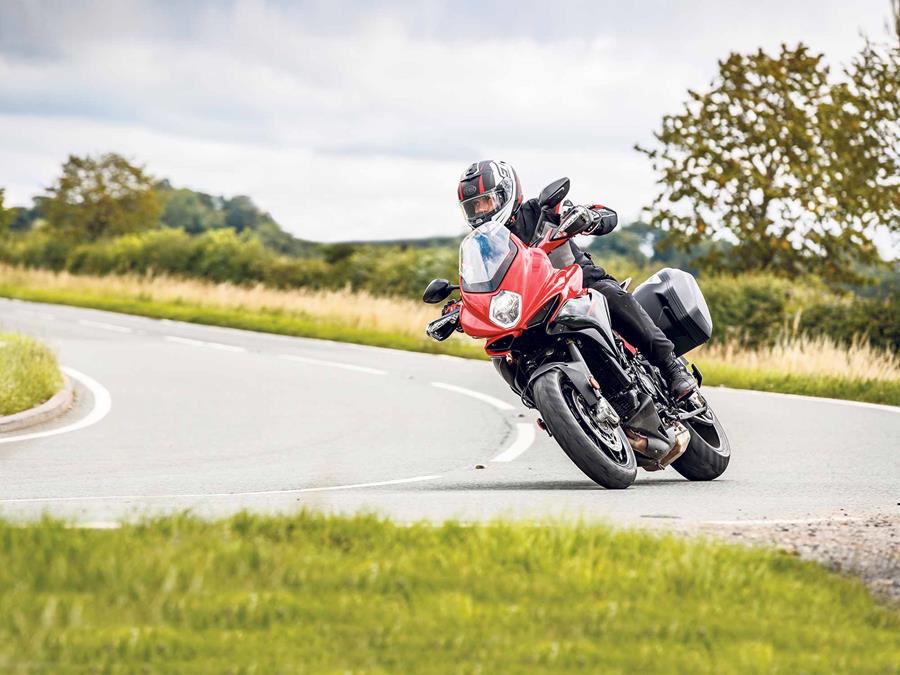 Cornering on the MV Agusta Turismo Veloce 800 Rosso