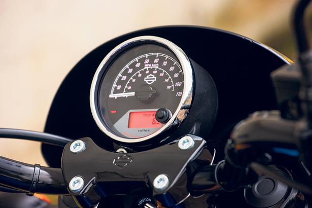 harley davidson street 750 indicator