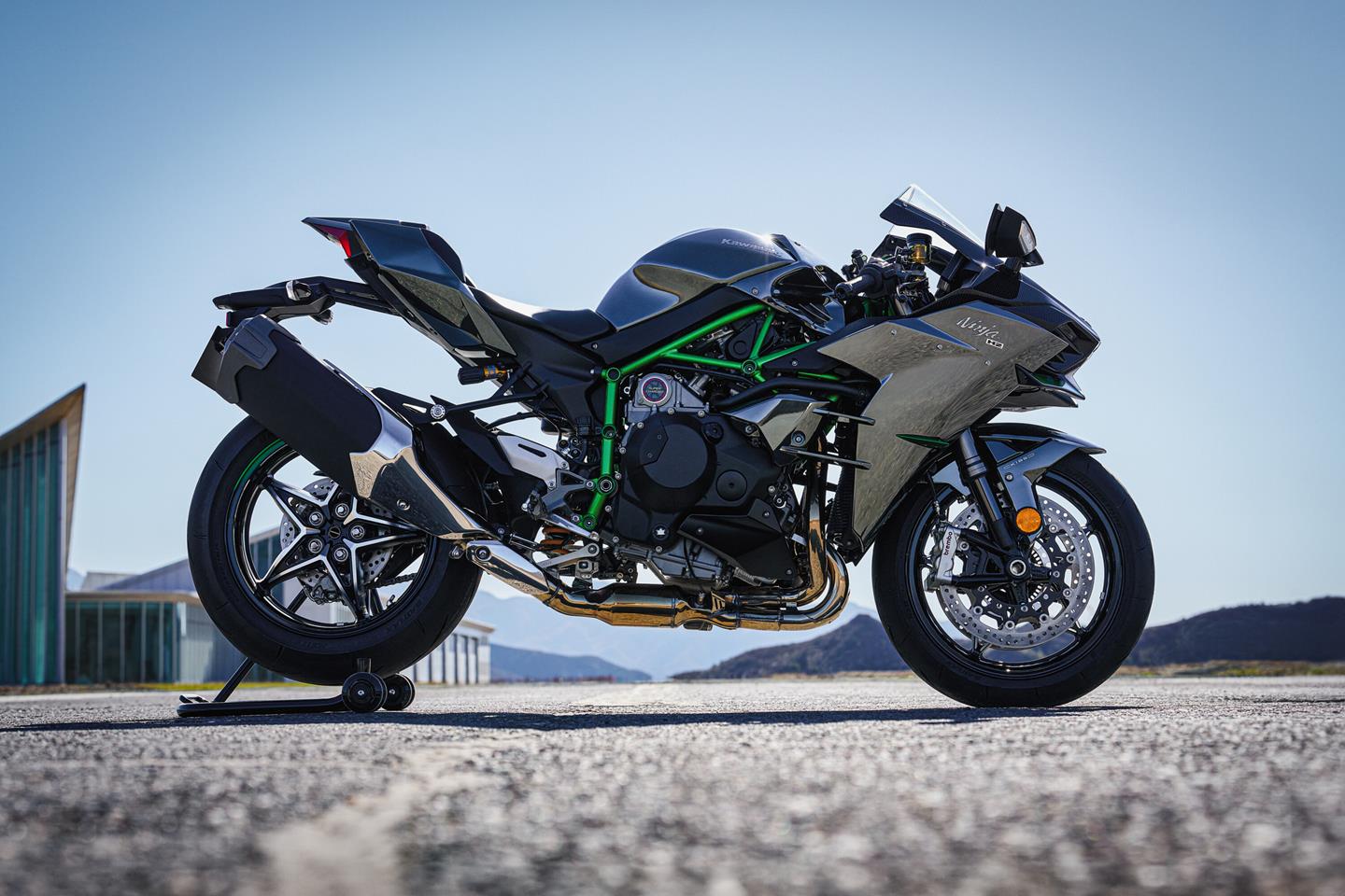 Kawasaki Ninja H2 sportsbike returns to the UK for 2027