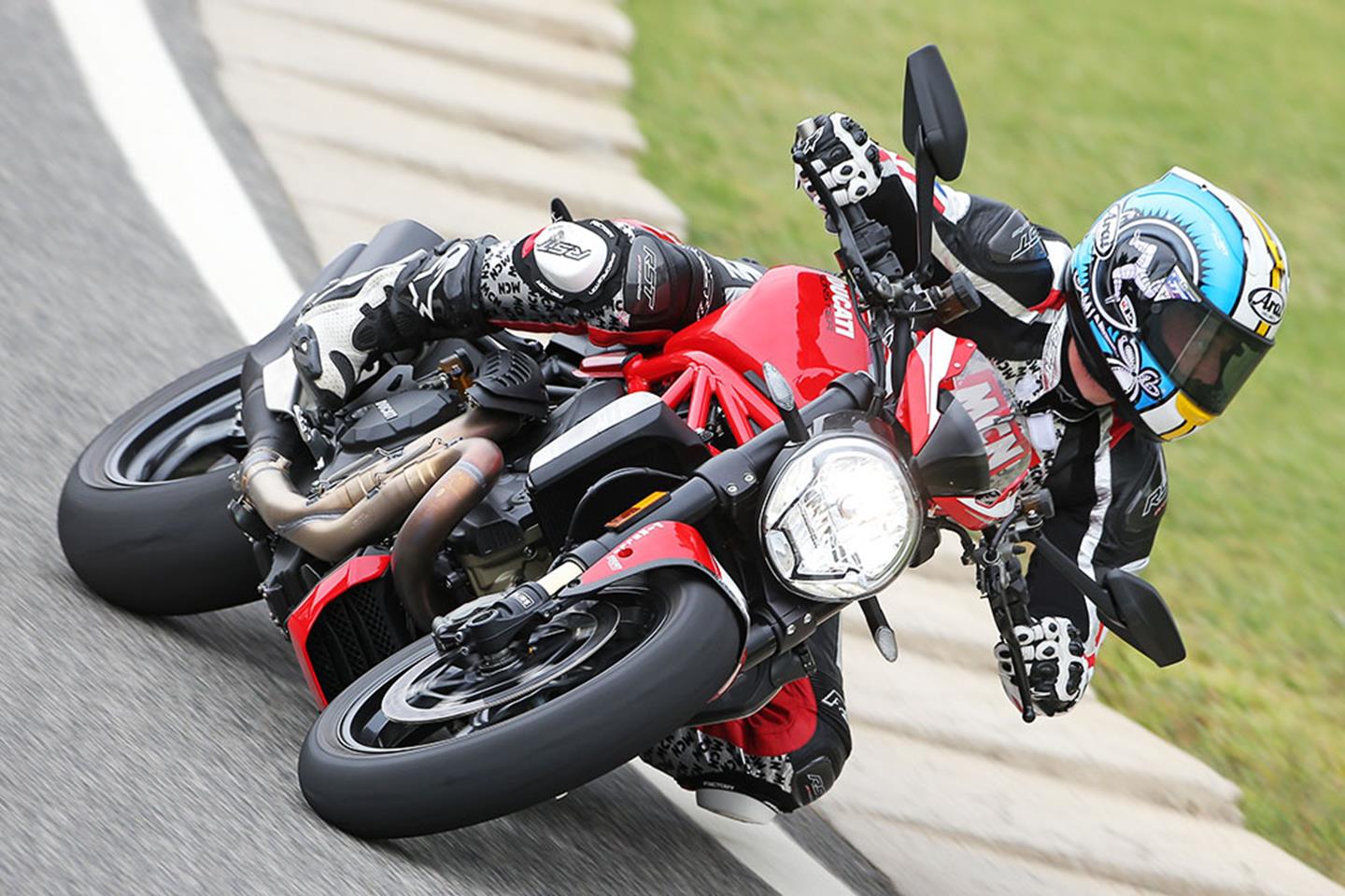 DUCATI MONSTER 1200R (2016-on) Review 