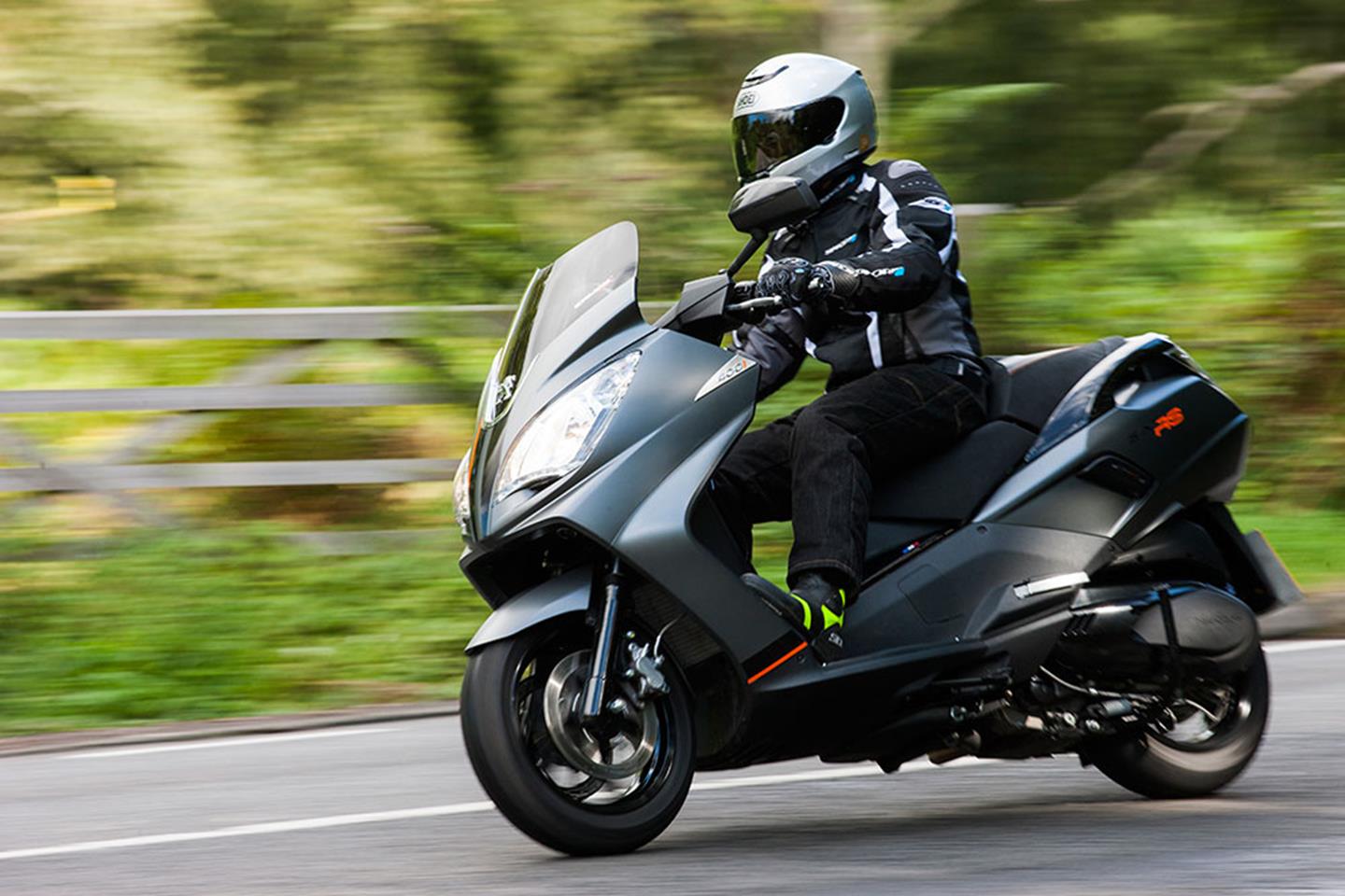 PEUGEOT SATELIS 400 (2015-on) Review | Specs \u0026 Prices | MCN