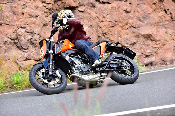 KTM 690DUKE 2016年以降　ローシート LV ONE EVO for Ktm 690 Duke/r 2016 - 2019 | LeoVince