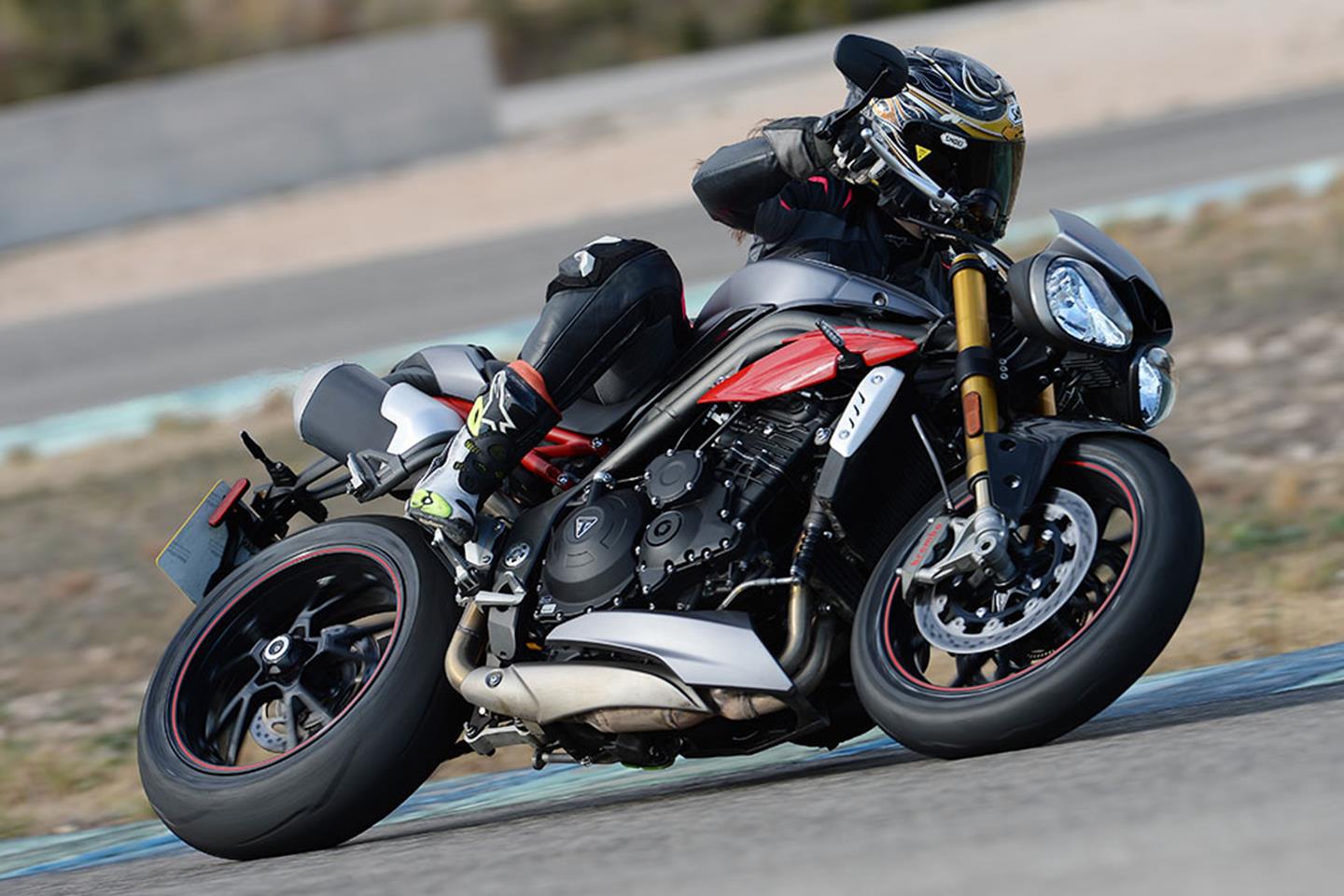 TRIUMPH SPEED TRIPLE 1050 R (2016 - on) Review