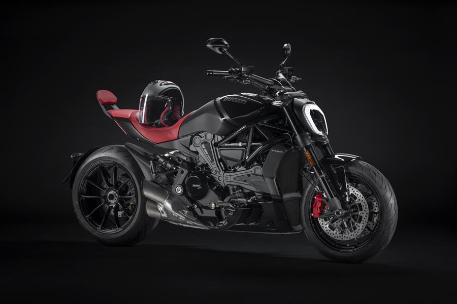 X Diavel Nera owners can order an exclusive jet helmet