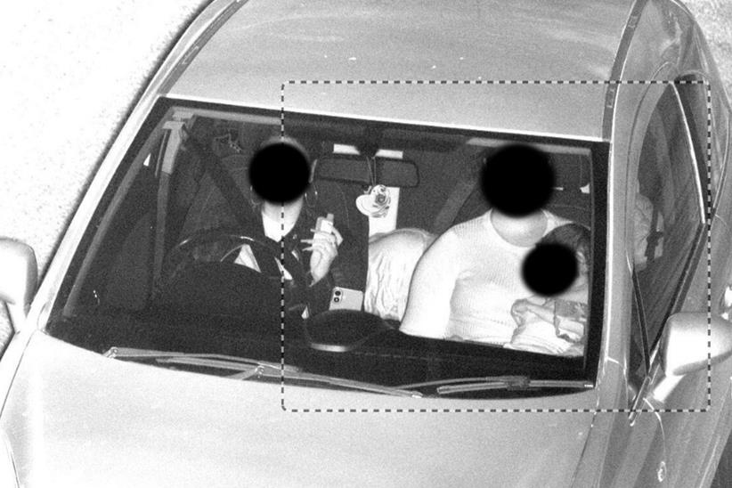 兩處道路、兩週辨識 1920 件疑似用手機！英國 AI 攝影機試驗揭分心駕駛規模