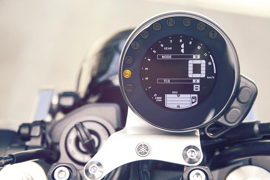 Yamaha XSR900 clocks