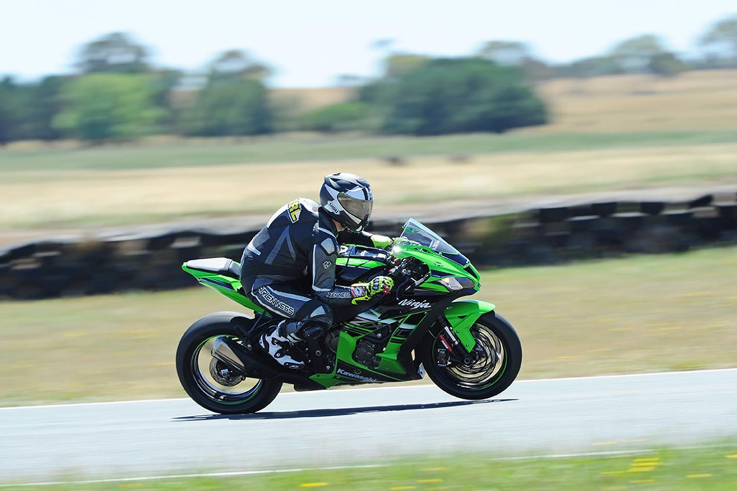 2016 Kawasaki ZX-10R review | Green machine gets cleverer