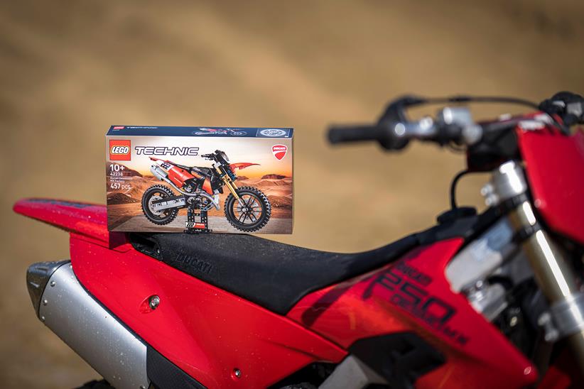 Mx Tool Box Racing Lego release a Ducati Desmo450 MX Factory with moving parts