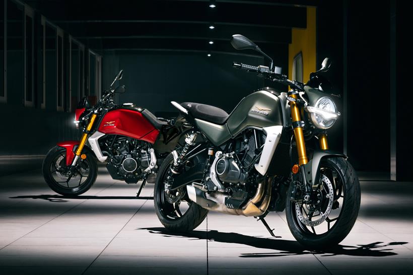 Moto Guzzi The Trip 500 in green or red