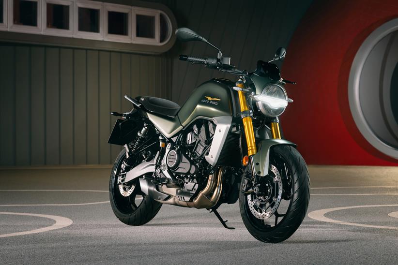 Moto Guzzi The Trip 登場!47hp 並列雙缸、790mm 座高,義大利老鷹推出入門新車