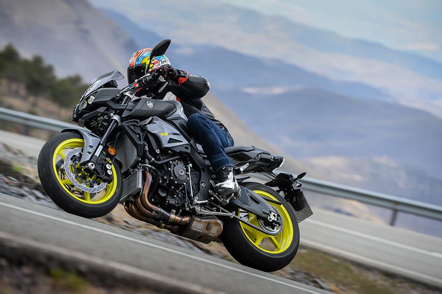 Cornering on the Yamaha MT-10