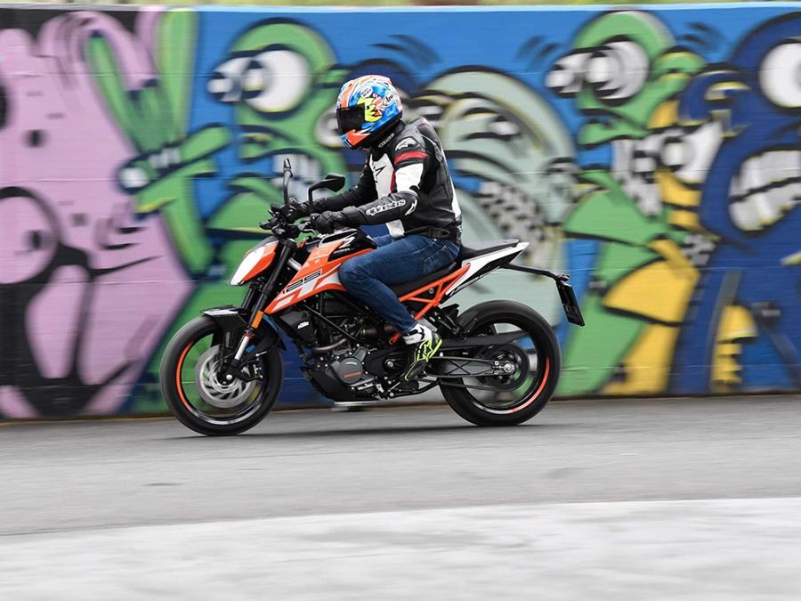 KTM 125 Duke in the city