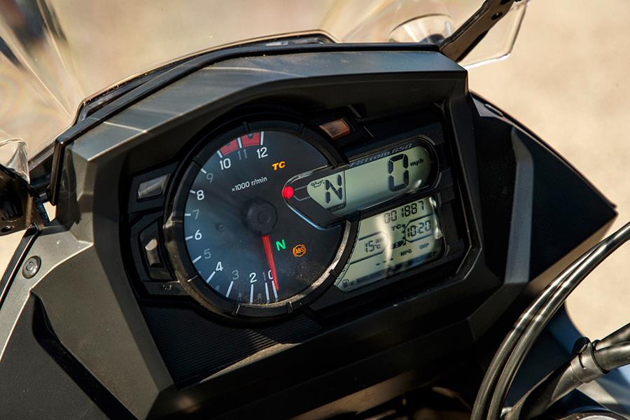 Suzuki V-Strom 650 XT dash