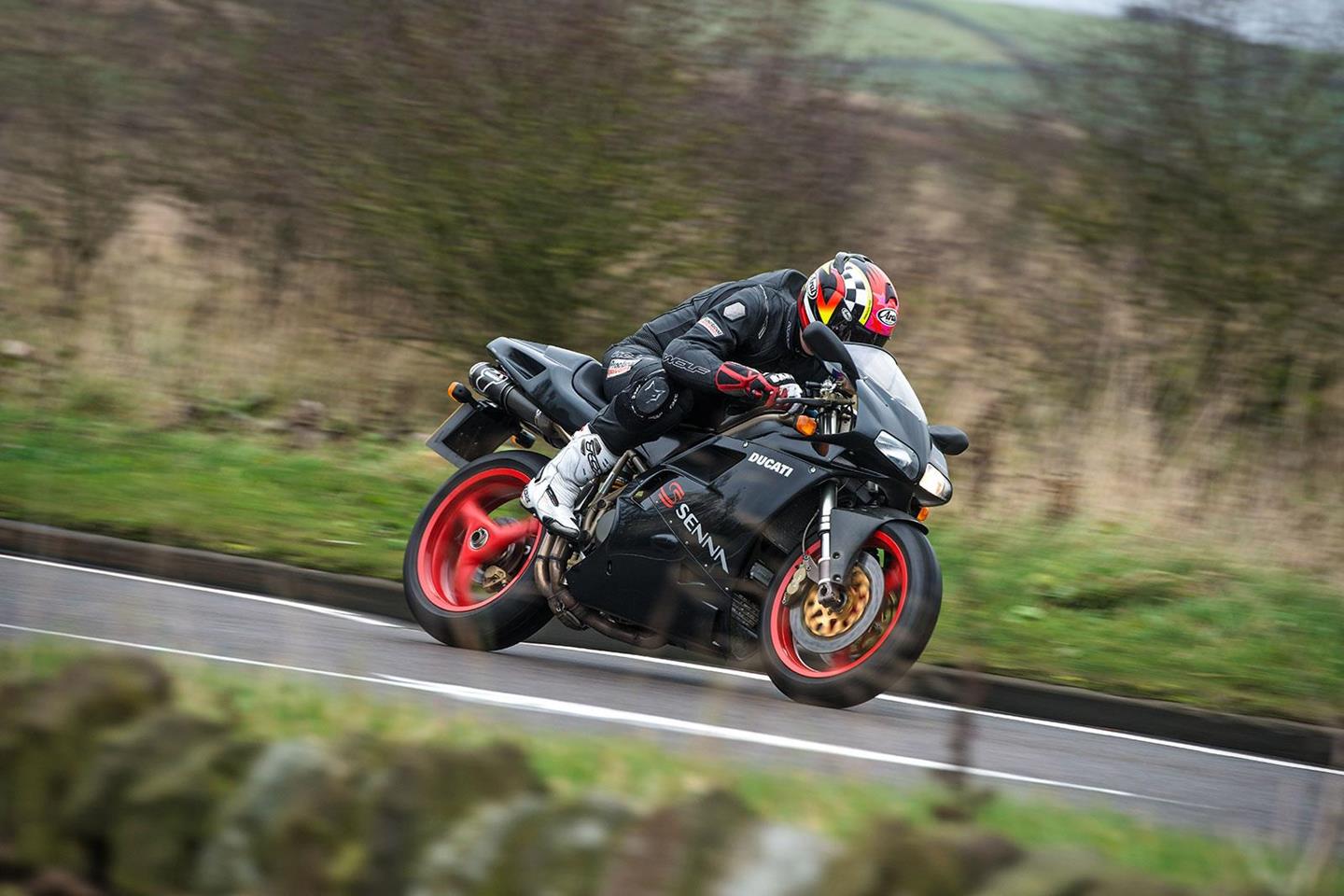 MON☆ Ducati 916 - Wikipedia