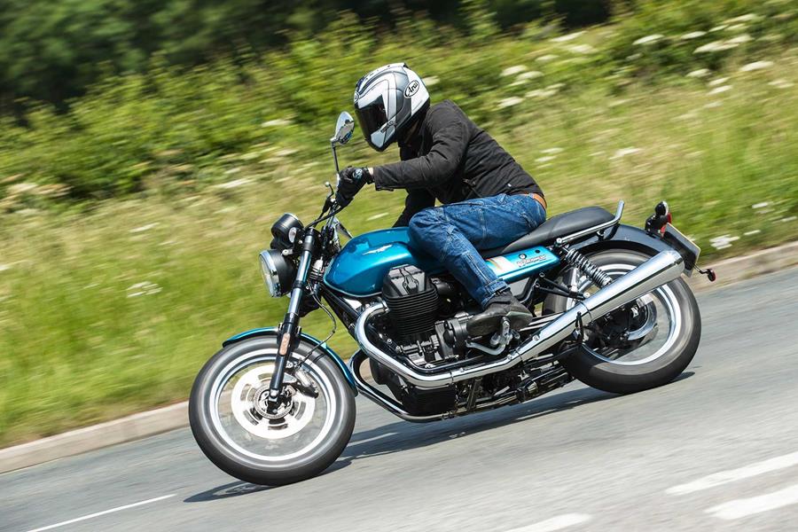 2017-2021 Moto Guzzi V7 Special - leaning into a right hand bend