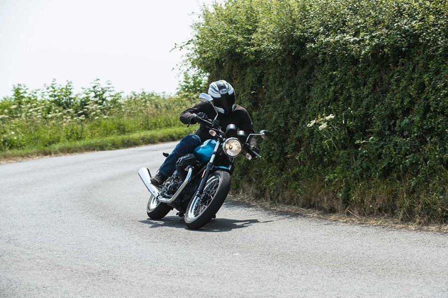 2017-2021 Moto Guzzi V7 Special - hugging a left hand bend